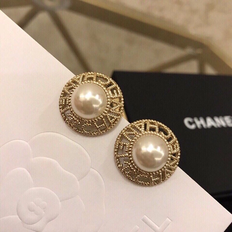 Compact Chanel Earrings 226150