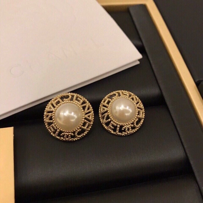 Compact Chanel Earrings 226150