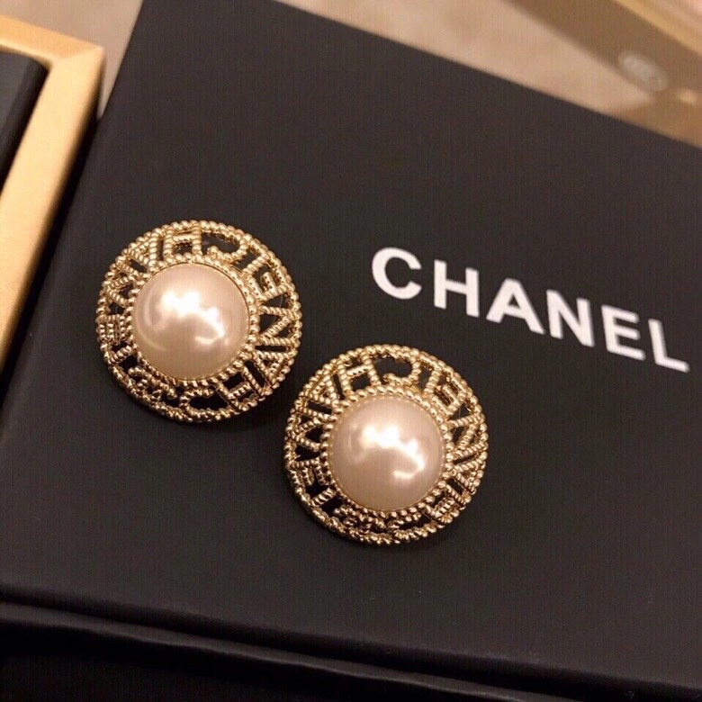 Compact Chanel Earrings 226150