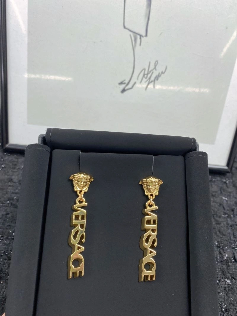 Minimalist Chanel Earrings 226143