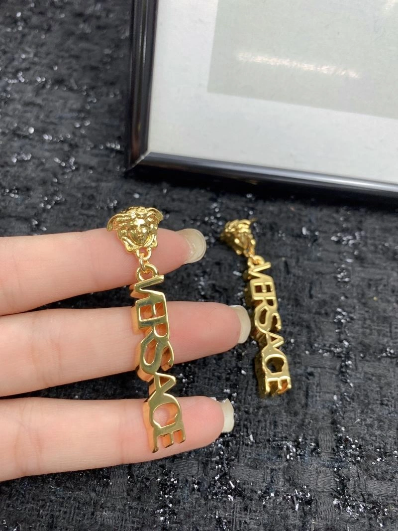 Minimalist Chanel Earrings 226143