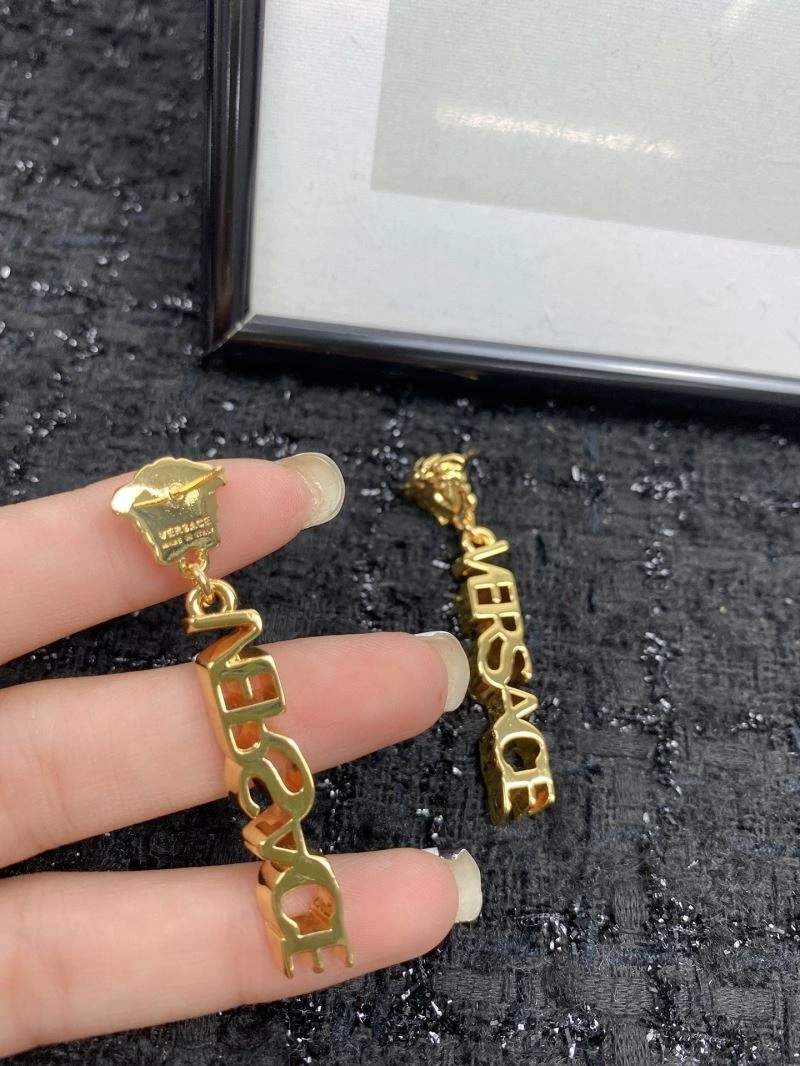 Minimalist Chanel Earrings 226143
