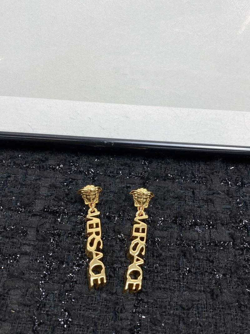 Minimalist Chanel Earrings 226143