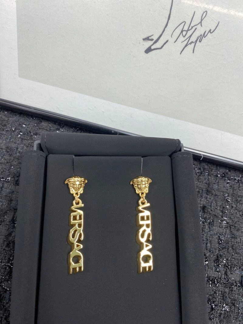 Minimalist Chanel Earrings 226143