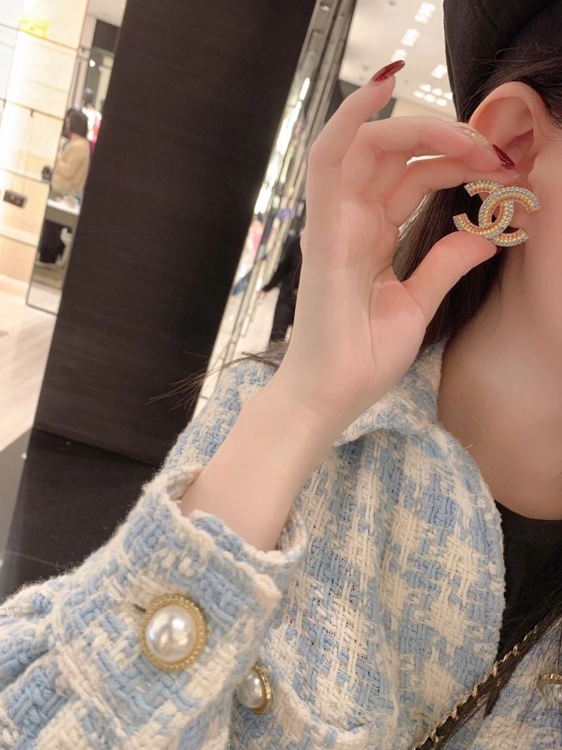 Compact Chanel Earrings 226110