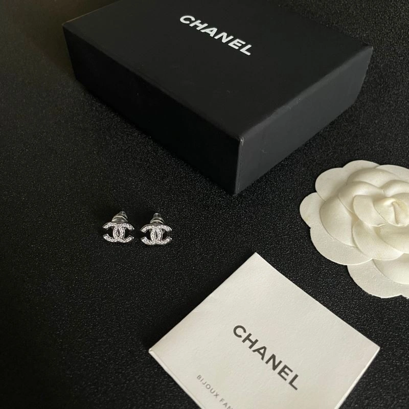 Chanel Earrings Durable 226100