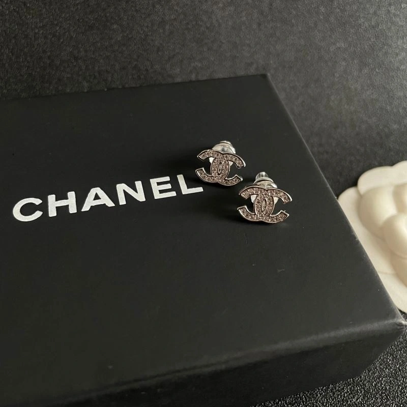 Chanel Earrings Durable 226100