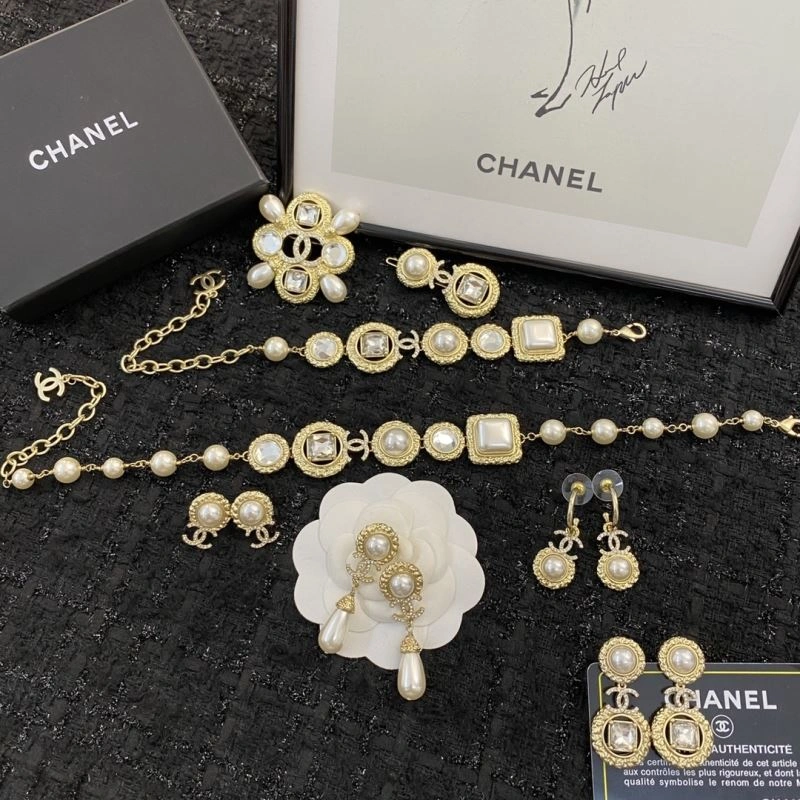 Chanel Earrings Chic 226099