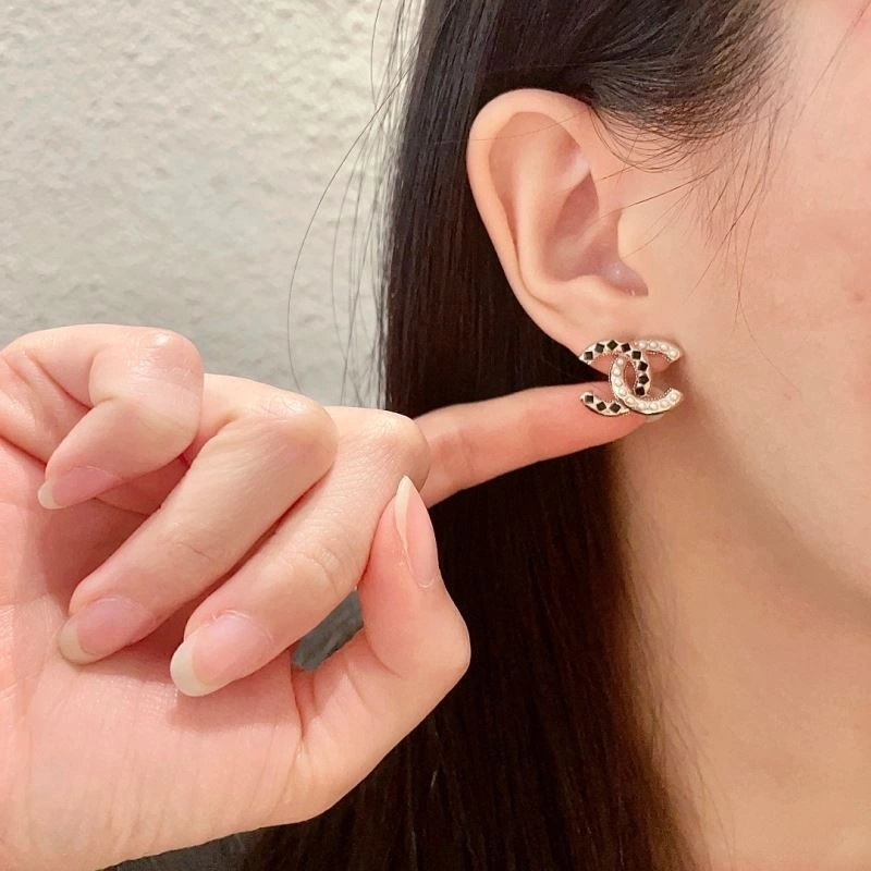 Trendsetting Chanel Earrings 226031