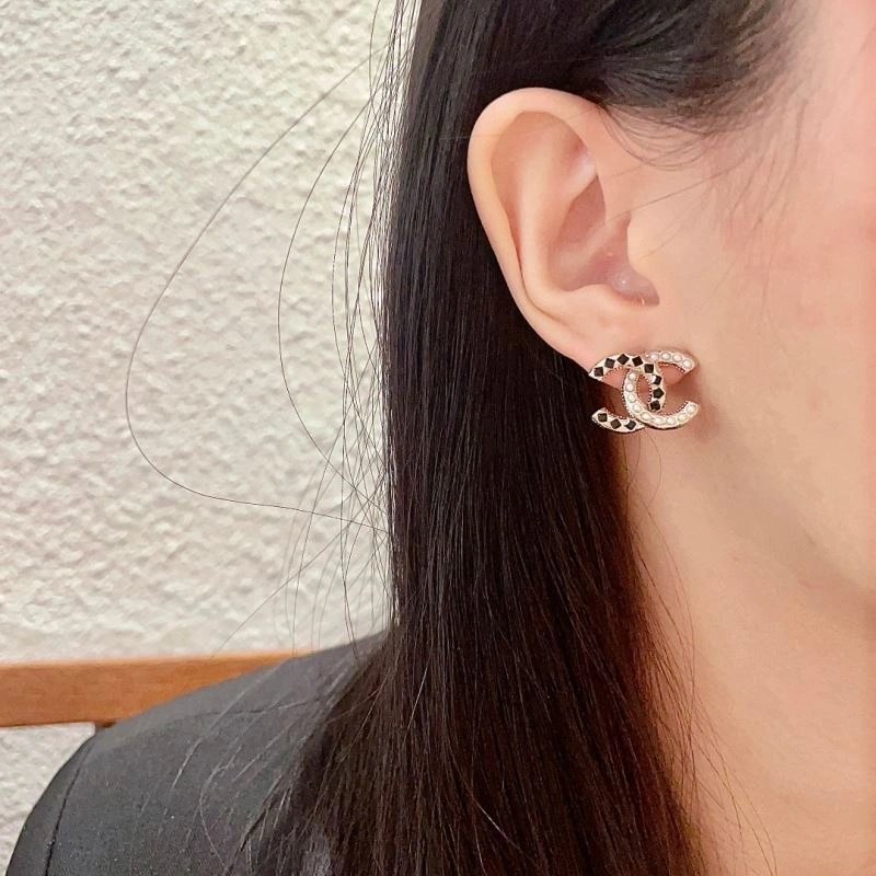 Trendsetting Chanel Earrings 226031