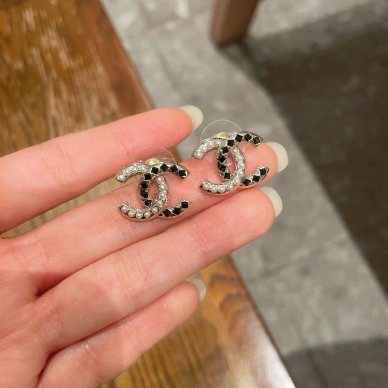 Trendsetting Chanel Earrings 226031
