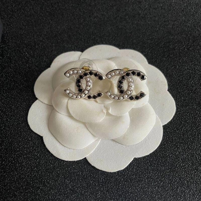 Trendsetting Chanel Earrings 226031