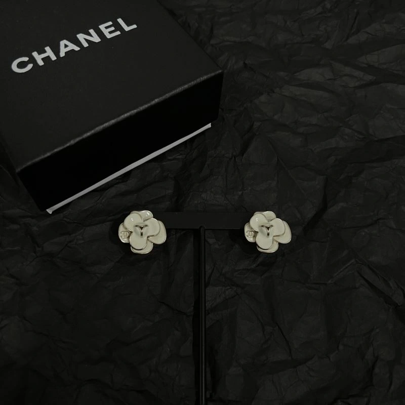 Sophisticated Chanel Earrings 226017
