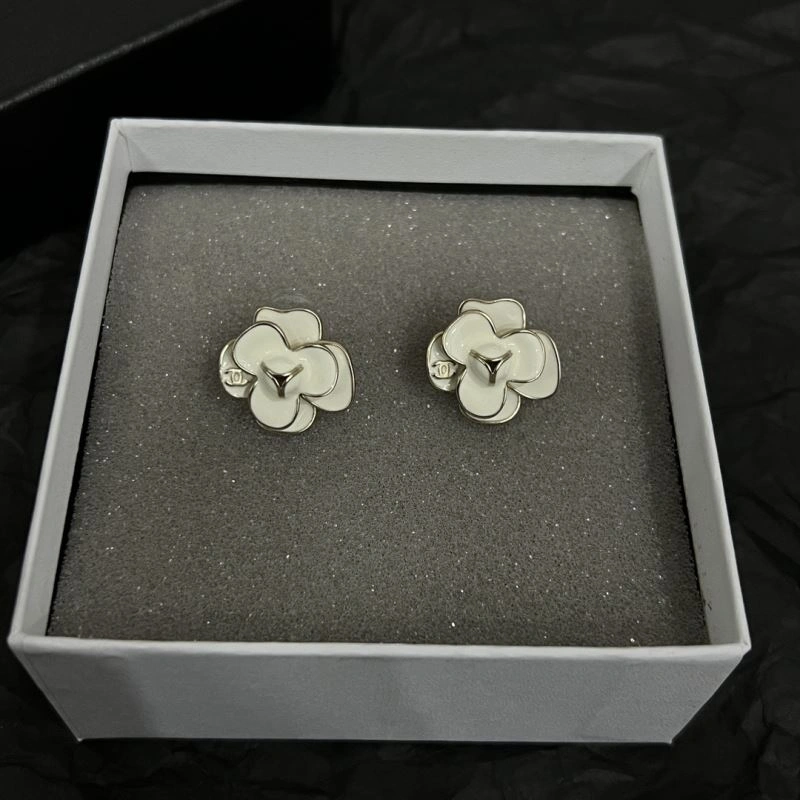 Sophisticated Chanel Earrings 226017