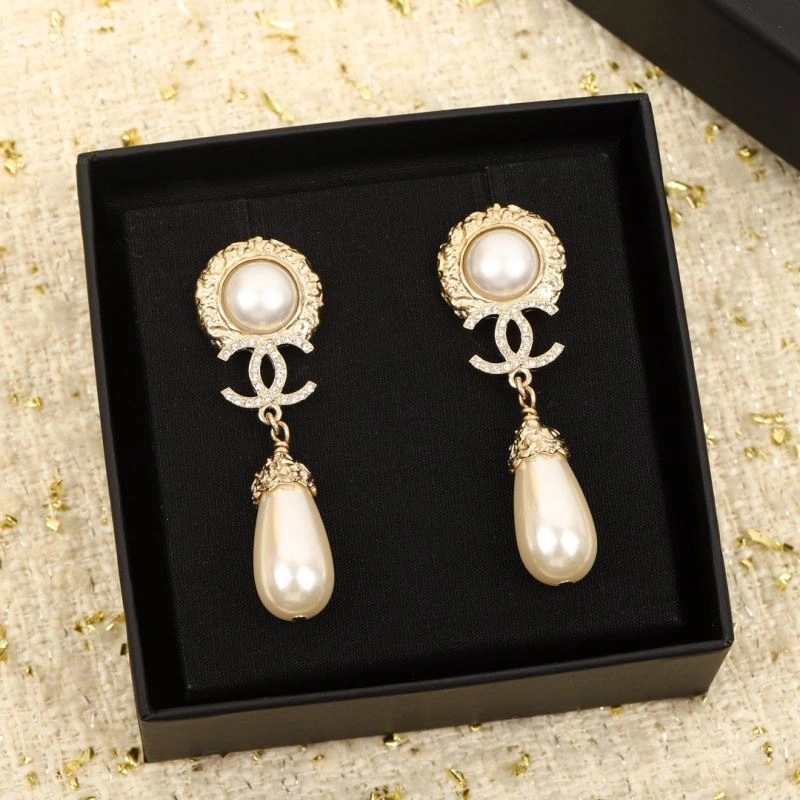 Chic Chanel Earrings 226020