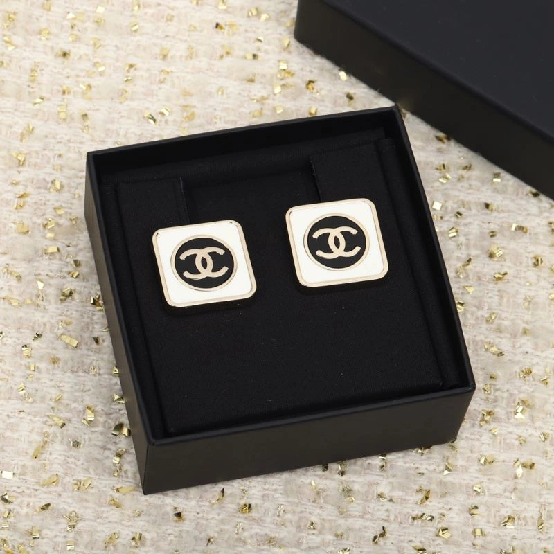 Comfortable Chanel Earrings 226021