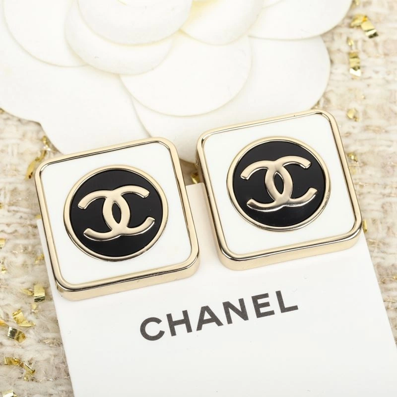 Comfortable Chanel Earrings 226021