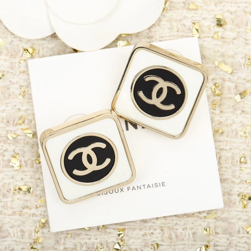 Comfortable Chanel Earrings 226021