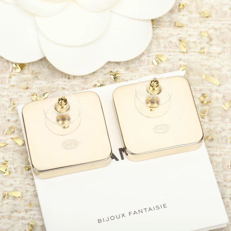 Comfortable Chanel Earrings 226021