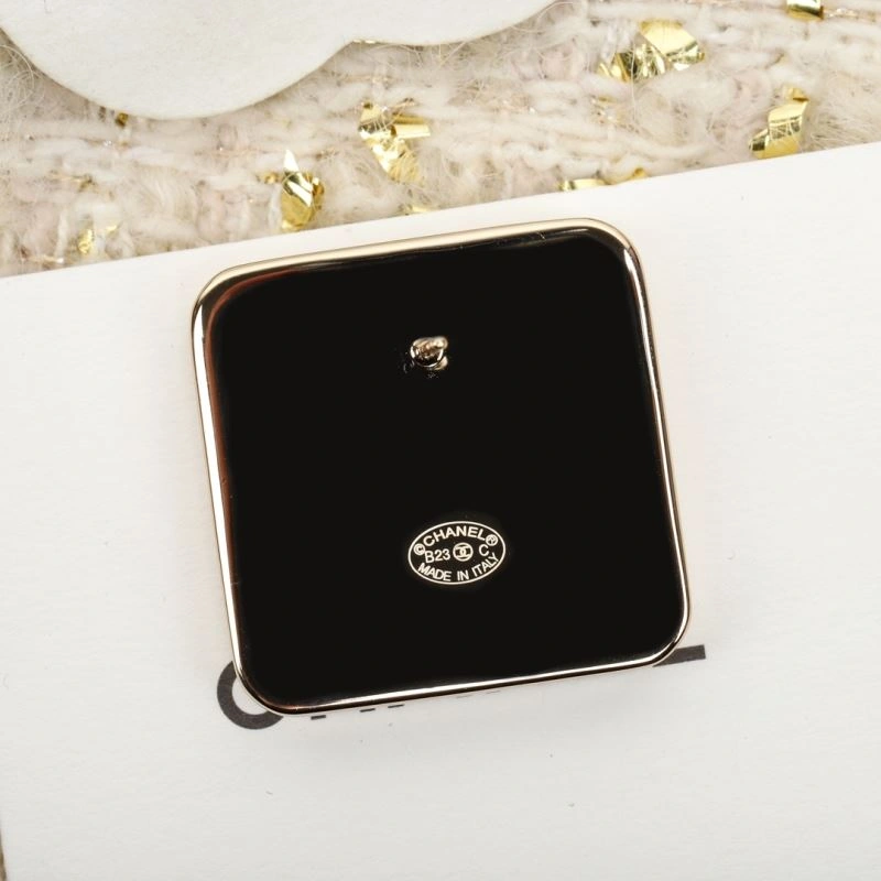 Comfortable Chanel Earrings 226021
