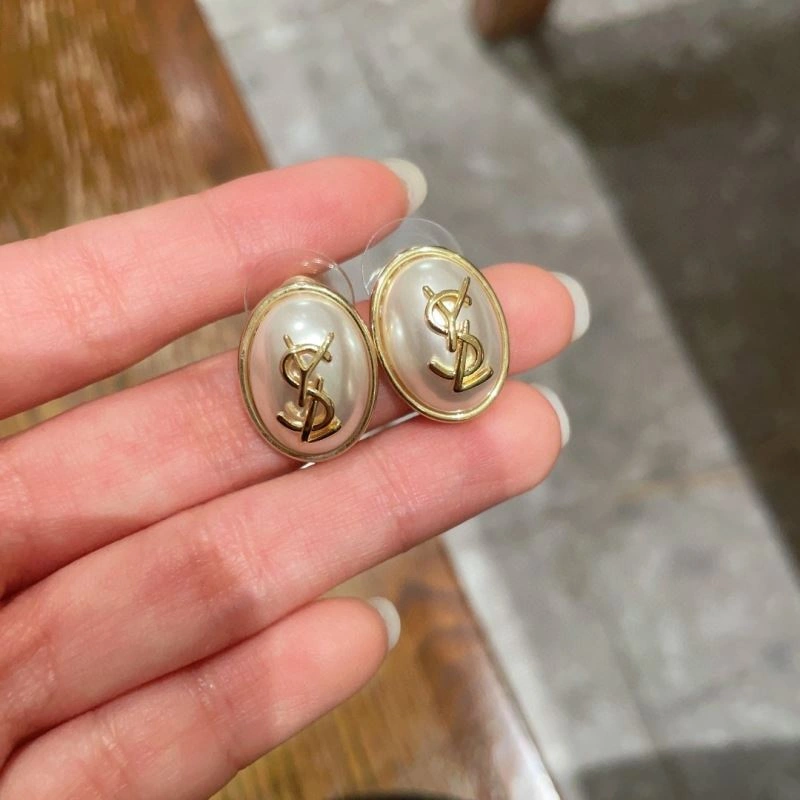 Chic Chanel Earrings 225978