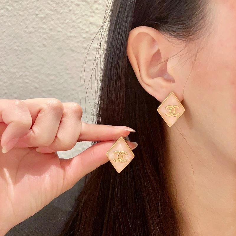 Fashionable Chanel Earrings 225956
