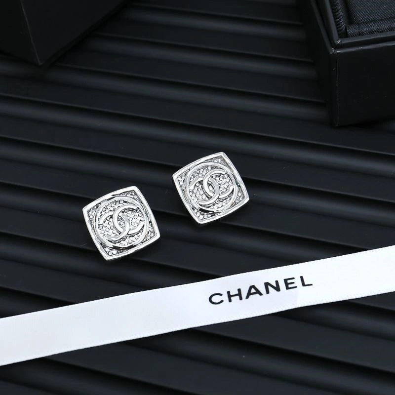 Chanel Earrings Comfortable 225402