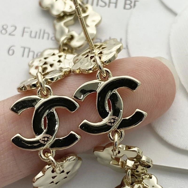 Chanel Earrings Compact 225413