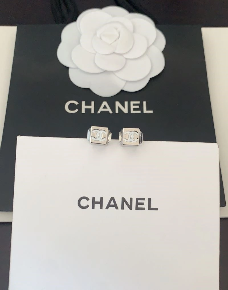 Chanel Earrings Minimalist 225403