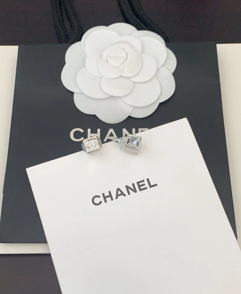 Chanel Earrings Minimalist 225403