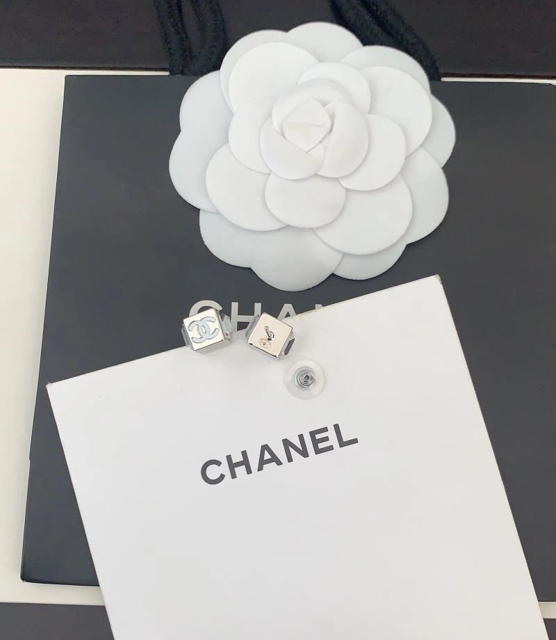 Chanel Earrings Minimalist 225403