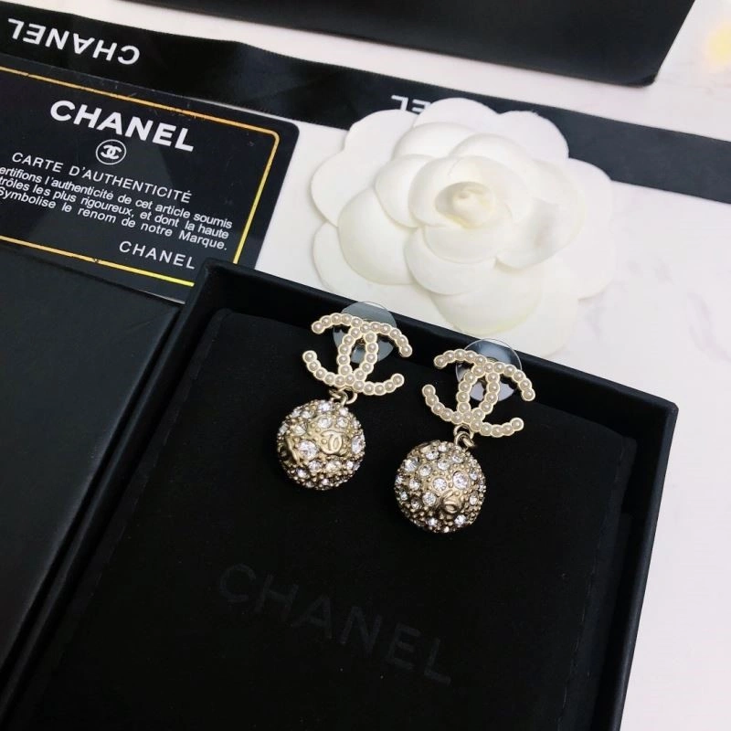 Sleek Chanel Earrings 225441