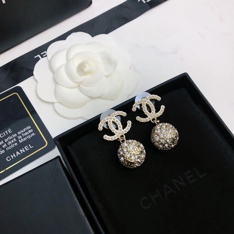 Sleek Chanel Earrings 225441