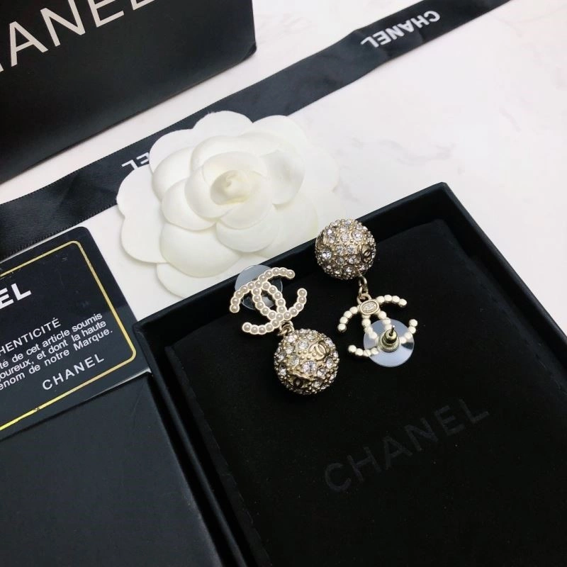 Sleek Chanel Earrings 225441