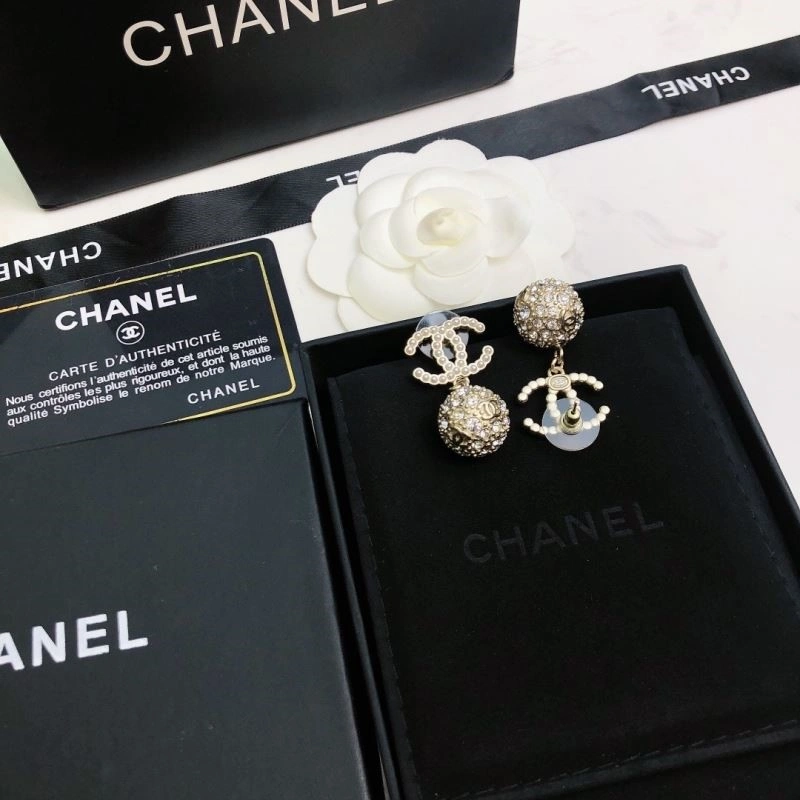 Sleek Chanel Earrings 225441