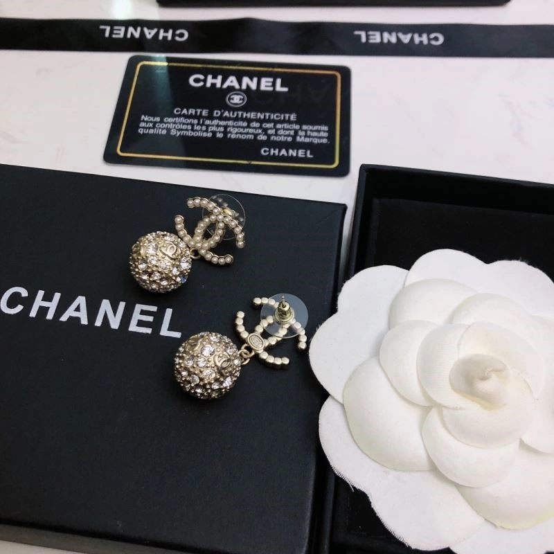 Sleek Chanel Earrings 225441