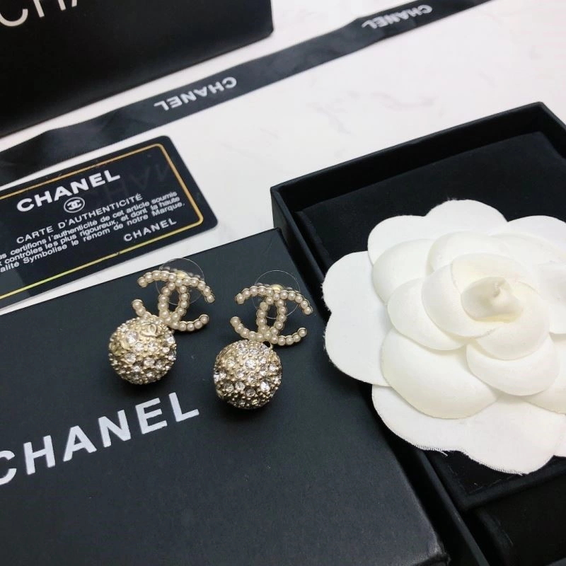Sleek Chanel Earrings 225441
