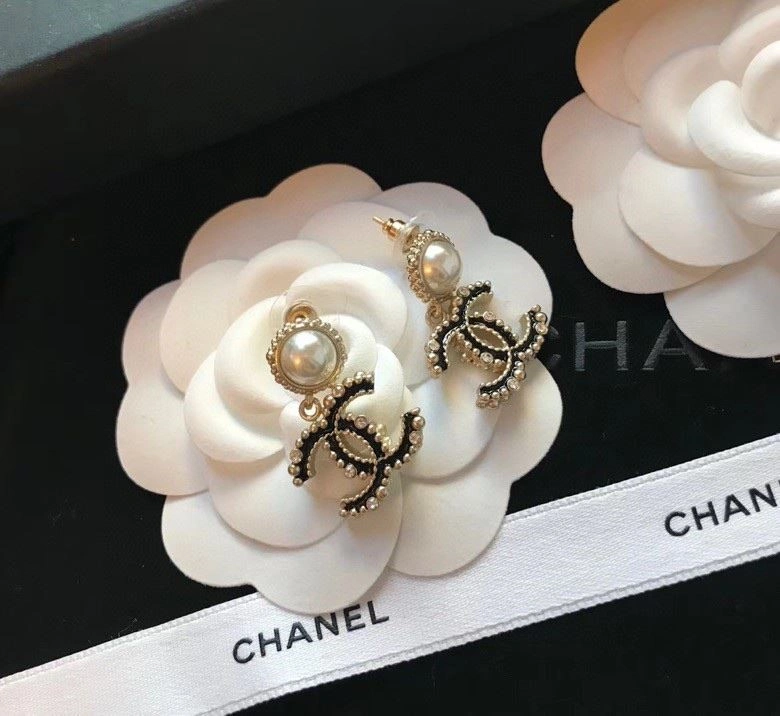 Chanel Earrings Trendsetting 225417