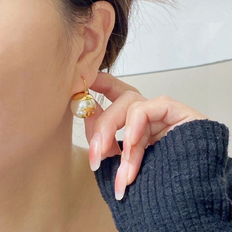 Comfortable Chanel Earrings 225309
