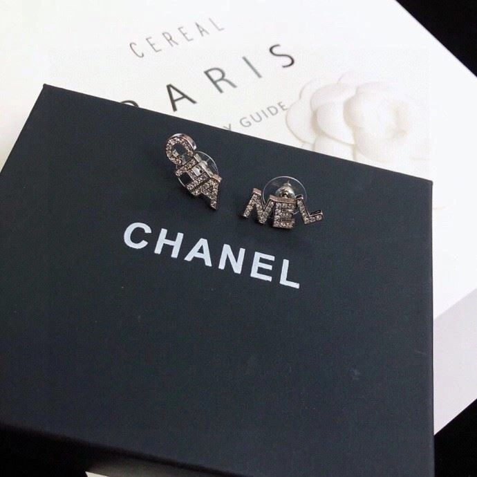Minimalist Chanel Earrings 225275