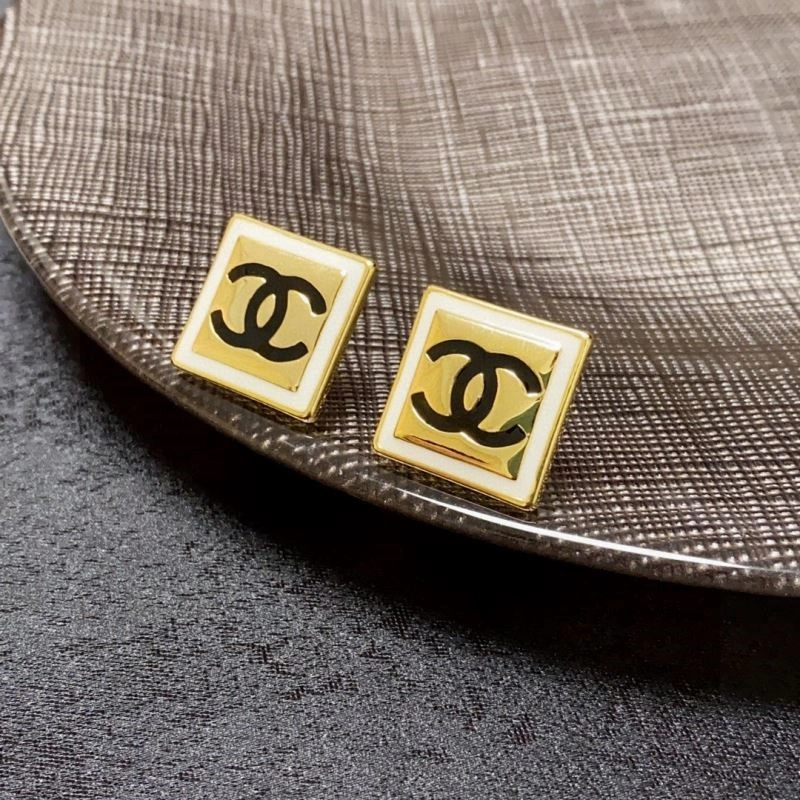 Chanel Earrings Neat 225285