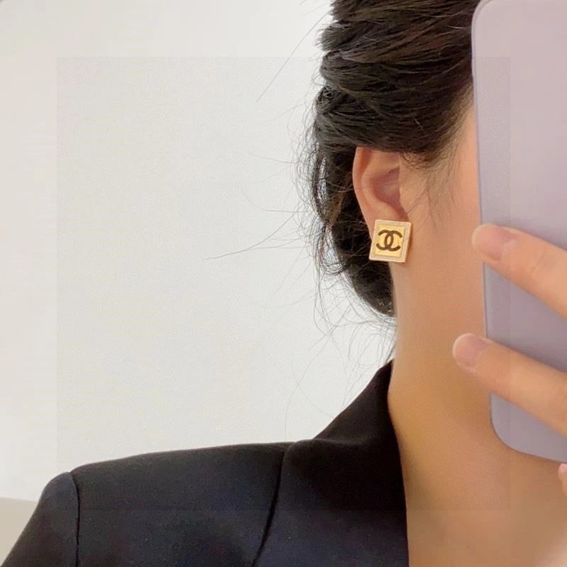 Chanel Earrings Neat 225285