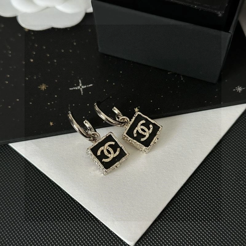 Chanel Earrings Comfortable 225319