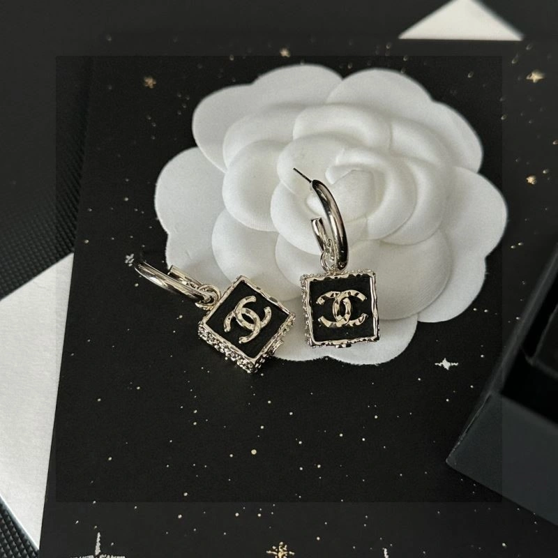 Chanel Earrings Comfortable 225319