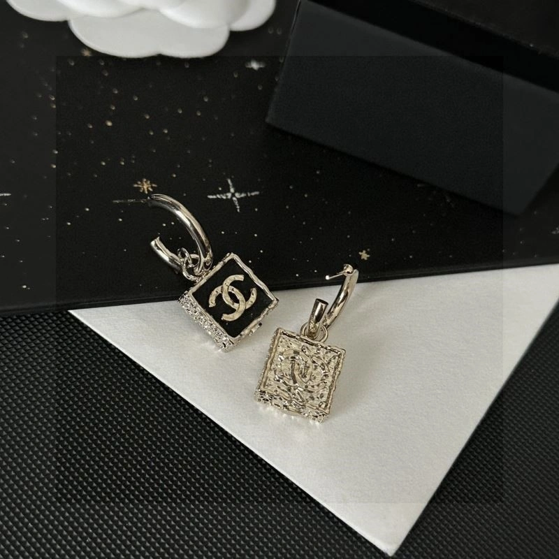 Chanel Earrings Comfortable 225319