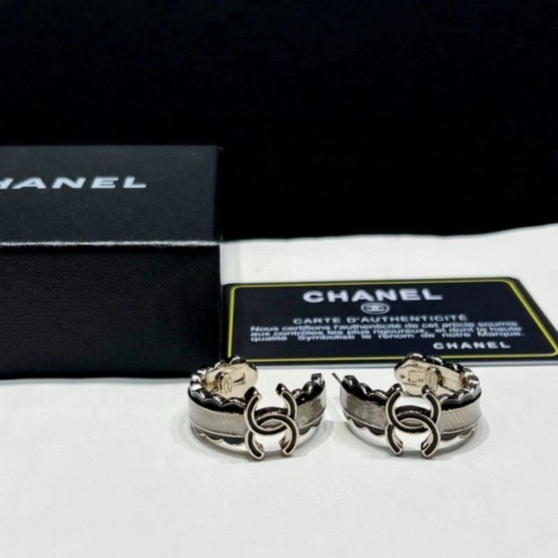 Versatile Chanel Earrings 225258