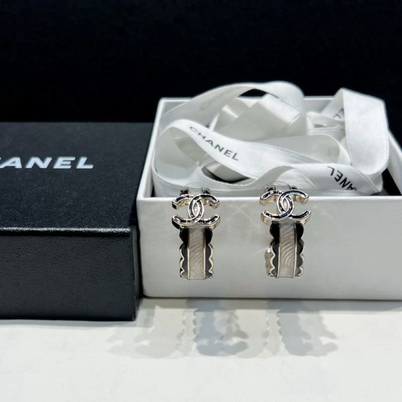 Versatile Chanel Earrings 225258