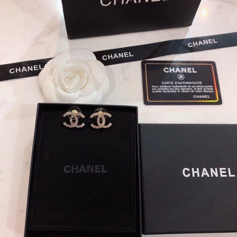 Chanel Earrings SmoothTexture 225252