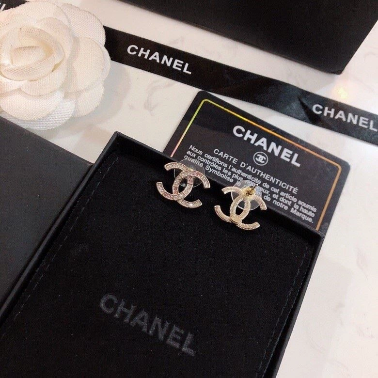 Chanel Earrings SmoothTexture 225252
