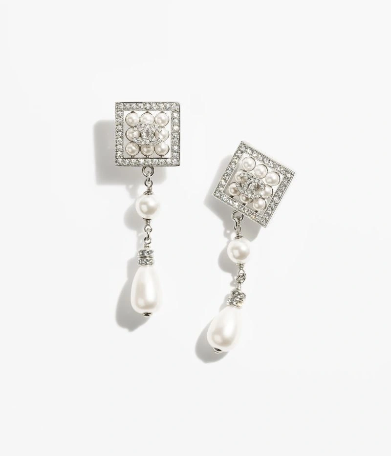 Elegant Chanel Earrings 225245